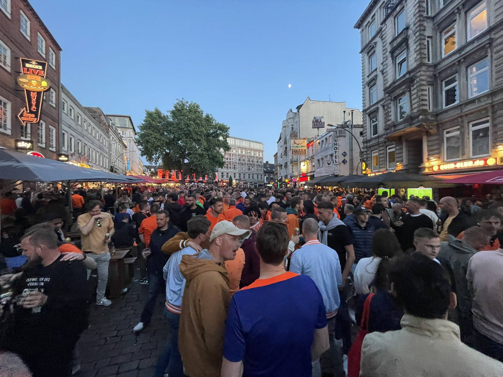 Unleashed! Tens of Thousands of Dutch Fans Flood Hamburg in Preparation for the Match, Turning the City into an Ocean of Orange