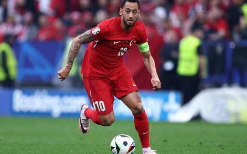 Bild: Bayern Munich's Kompany targets Calhanoglu after strong Euro performance