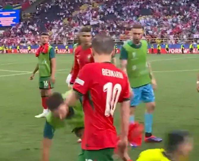 Gonçalo Ramos Uninjured but Collided with Security Guard, Portugal Reacts with Anger