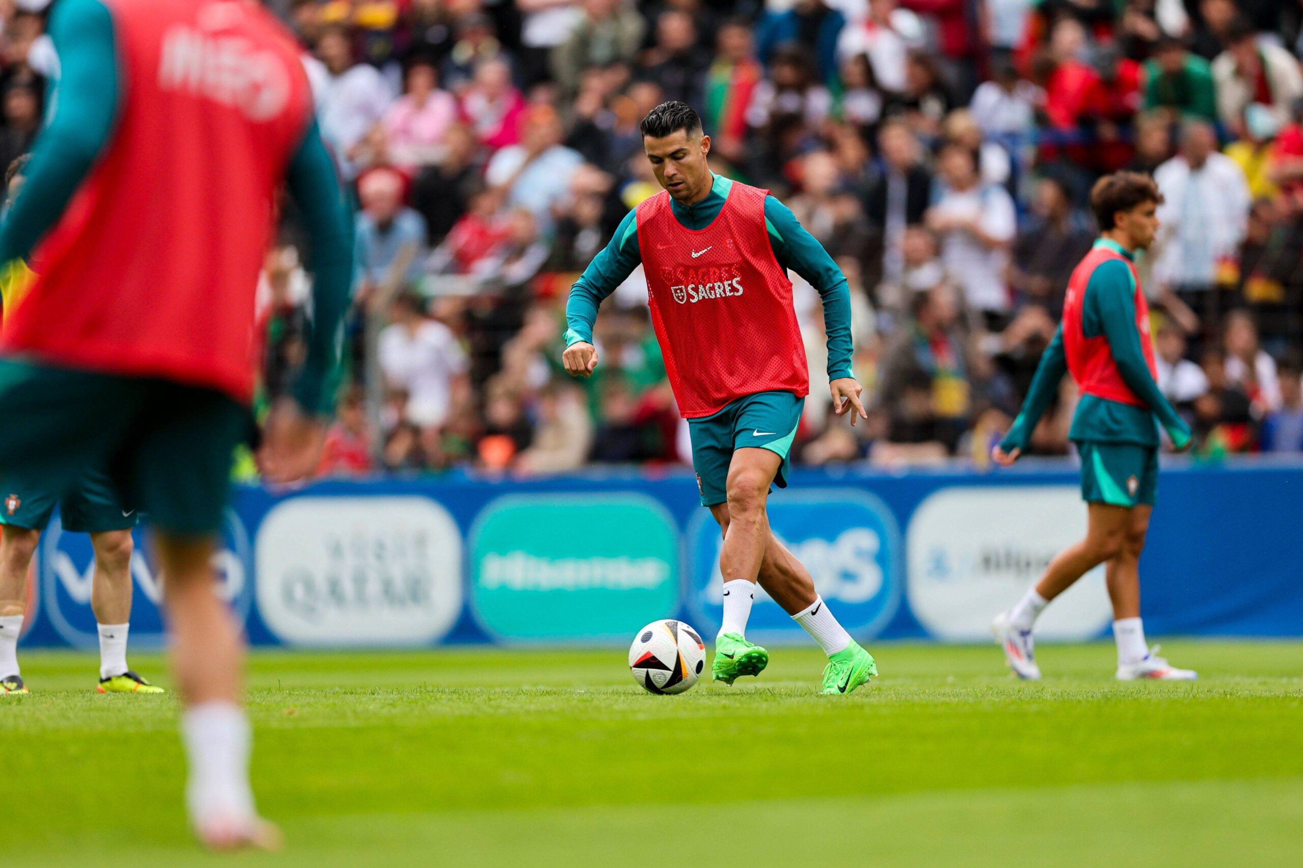 【One Picture Says It All】Ronaldo Thanks Fans for Supporting Portugal on Social Media: Feels Like Home!