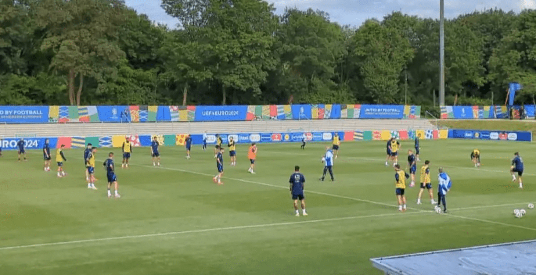 Focus on Italy's Pre-Match Training: Donnarumma Trains Hard for Spain, Inter Duo Key to Counterattack