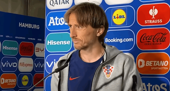Maestro Modrić infuriated by reporter's query: Who has a stronger desire to win, the veterans or the young players? Walks out in anger during press conference