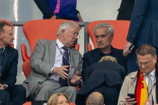 🤔What to Talk About? Star-Studded Euro Opener Sees Mourinho and Ferguson Chatting Cheerfully