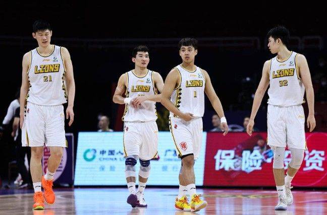 Media Personality: Wang Bo Re-Signs with Guangsha, Zhu Junlong's Departure Rumors Unfounded