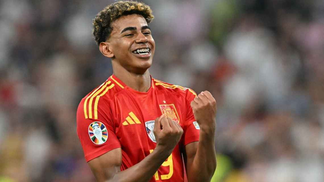 Amalar Surpasses Pelé as the Youngest Player in a Major International Final; De la Fuente: He's a Genius Who Can Become One of the Greatest Players Ever