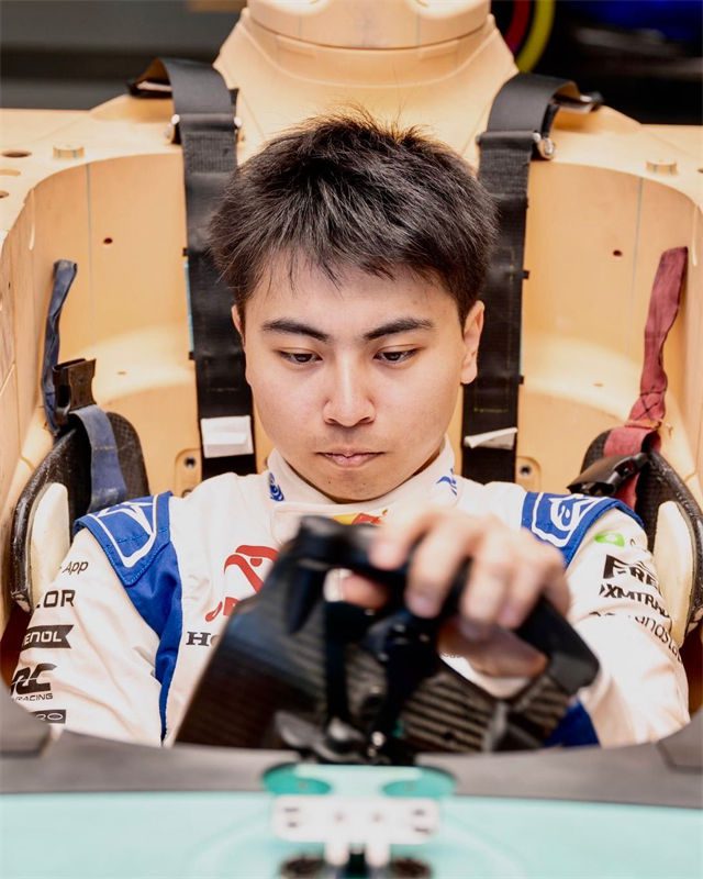 Red Bull Racing Junior Team Announces: Yuki Tsunoda to Replace Ricciardo for Japanese GP Practice Session!