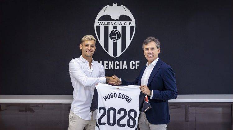 Official: Valencia extends forward Hugo Duro's contract until 2028