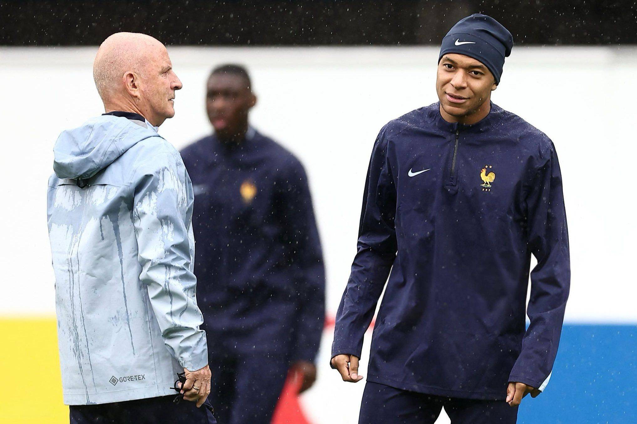 L'Equipe: France's Pre-Match Training - A Diamond Formation with Mbappé and Thuram as Dual Strikers