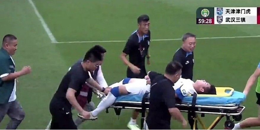 Speedy Recovery! Media Reports: Wuhan Three Towns Player Kang Rixon Preliminarily Diagnosed with Concussion Requires Further Treatment