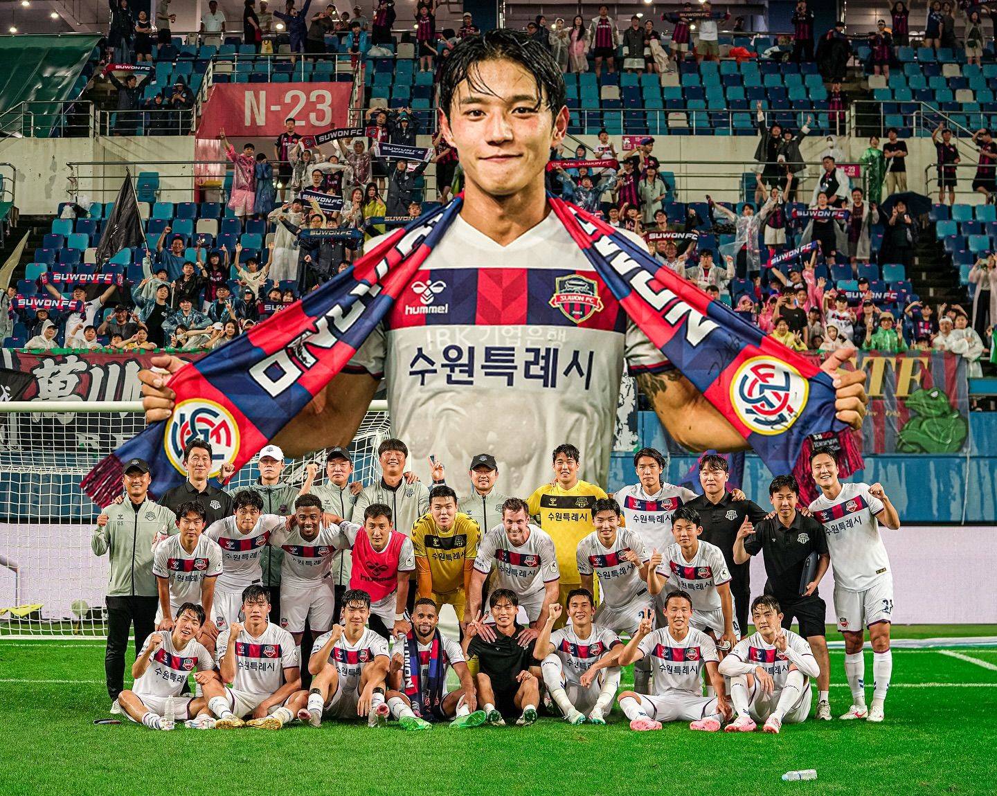 Chung Sung-yoon Complains About Lack of Presence in Team Photo, Suwon FC Creates Giant Poster for Him