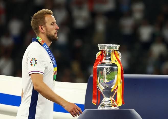 Shattered Euro Dreams! Kane Struggles to Hold Back Tears: A Yearly Struggle for Glory, Falling Short of a Youthful Role Model