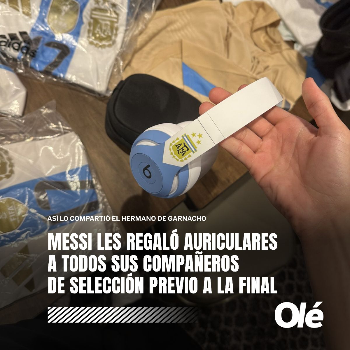 Living up to his reputation, Messi gifts customized Samsung Argentina headphones to teammates