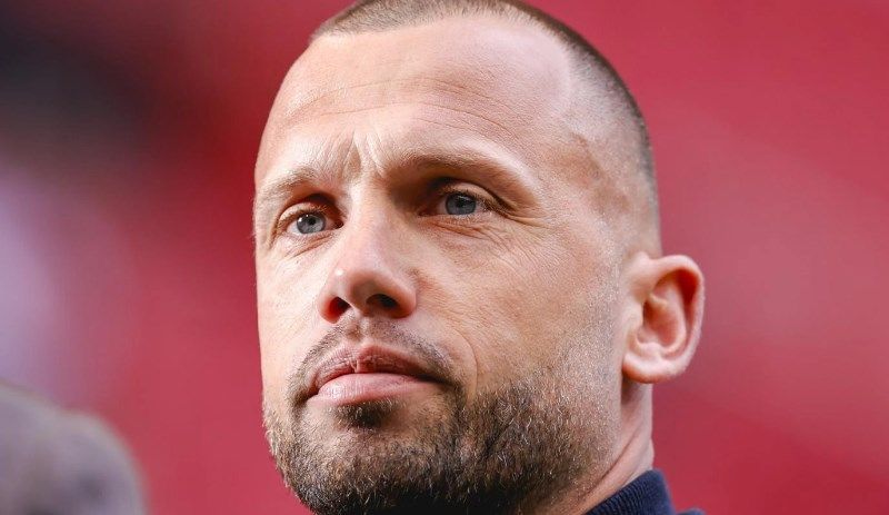 Official: Former Ajax Coach Heitinga Appointed as Liverpool Assistant Manager