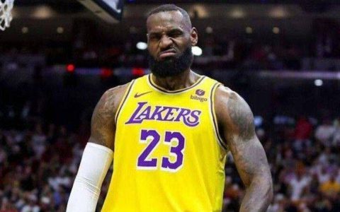 Wj: James Discussing Pay Cut with Lakers to Avoid Luxury Tax