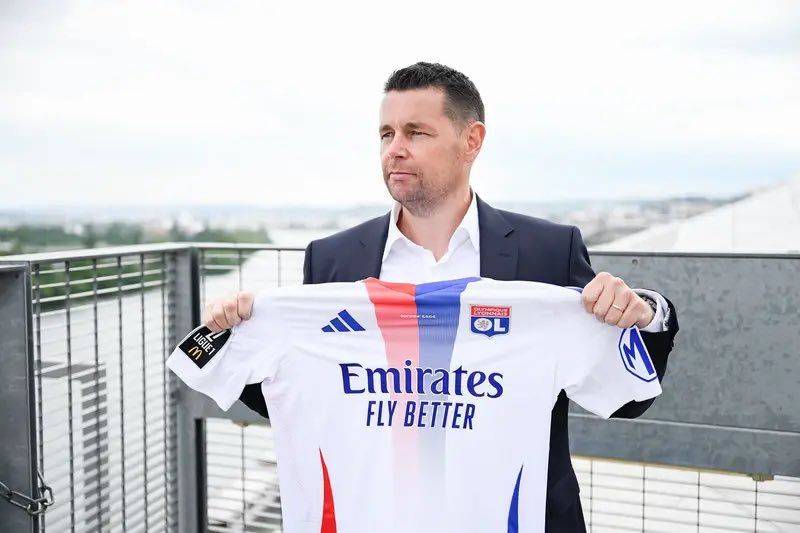 Official: Lyon extends contract with head coach Sager until 2026