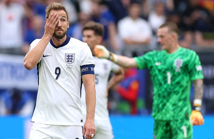 Ex-England Player Suggests Dropping Kane: Useless on the Pitch, Goals Anybody Could Score