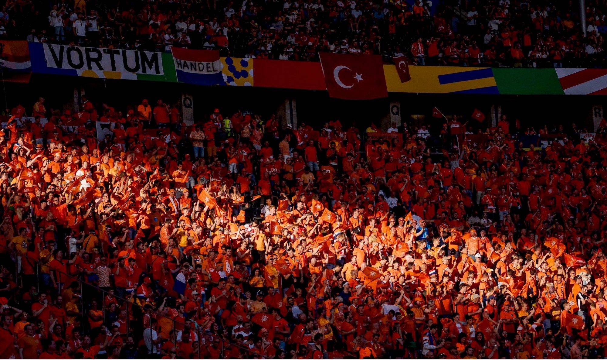 Sunlight Falls on Dutch Fans: Can Happiness and Joy Be the Culmination?