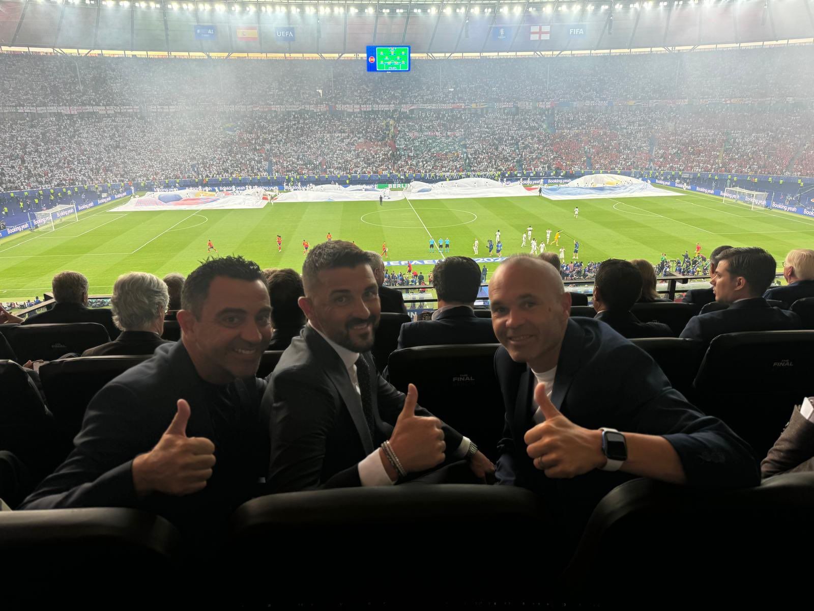 A Generation's Youth! Xavi, Iniesta, and Villa Watch the Euro Cup Final Together