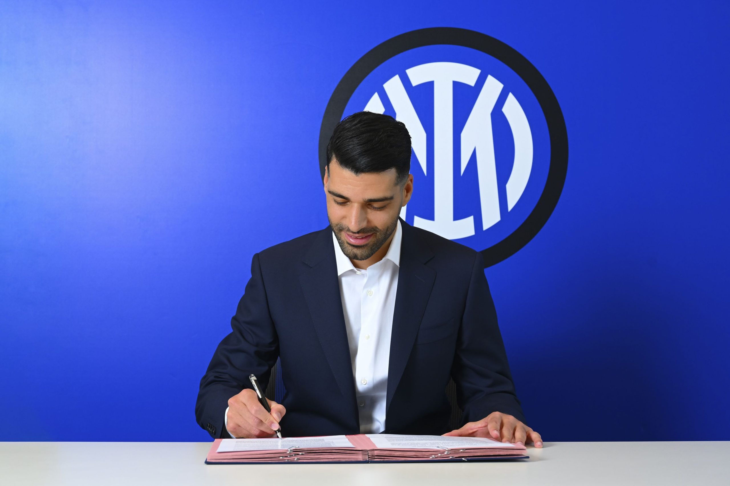 Official: Iranian Striker Taremi Joins Inter Milan on a Free Transfer