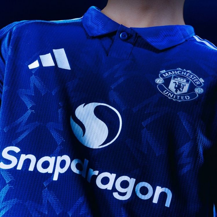 A Bit Familiar? Manchester United Unveils New Away Kit: Blue as the Dominant Color