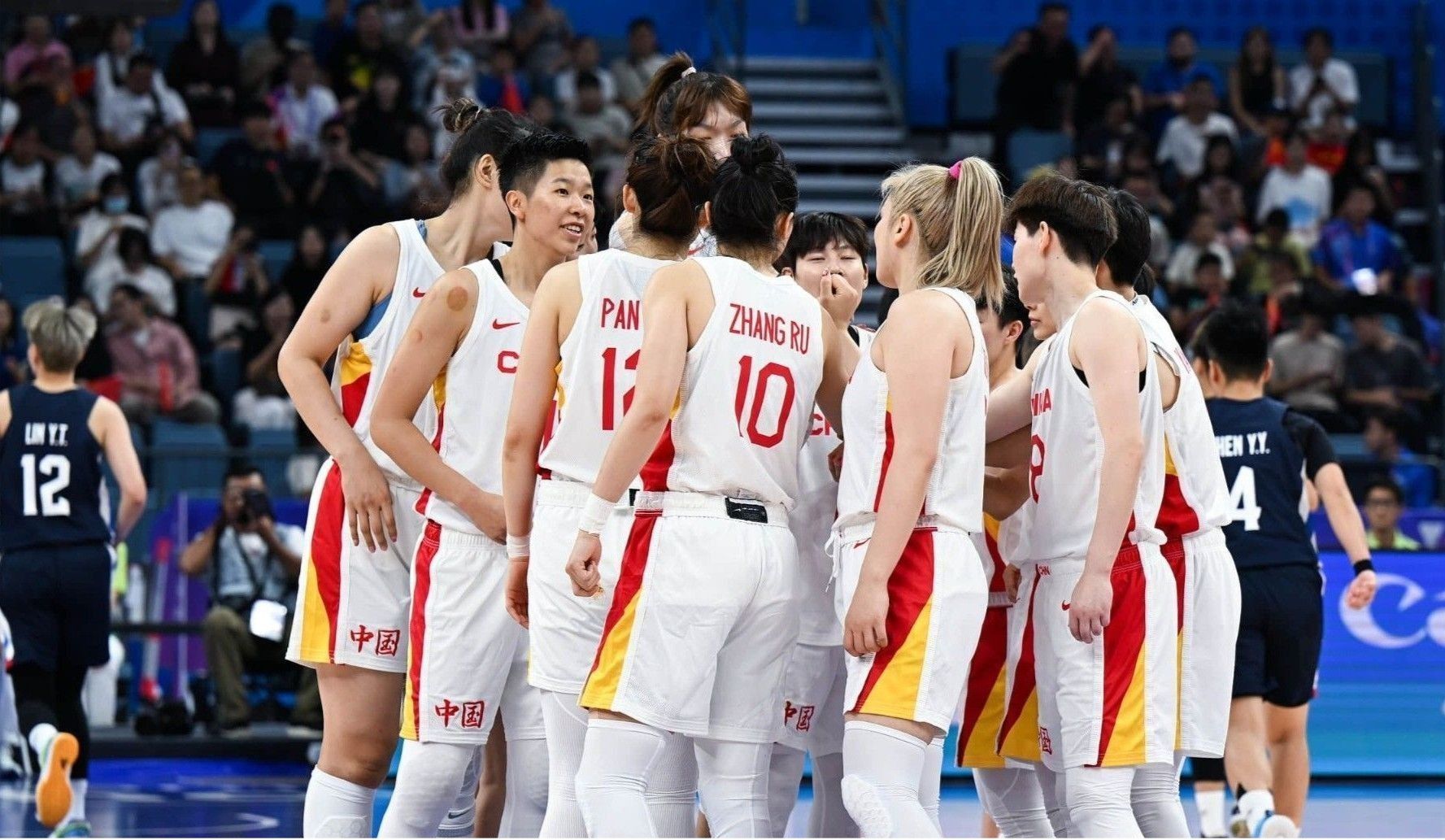 Olympic Women's Basketball Halftime: Han Xu Scores and Grabs Boards, Li Yueru Scores, Rebounds, and Assists; China Trails Serbia by Points at the Half