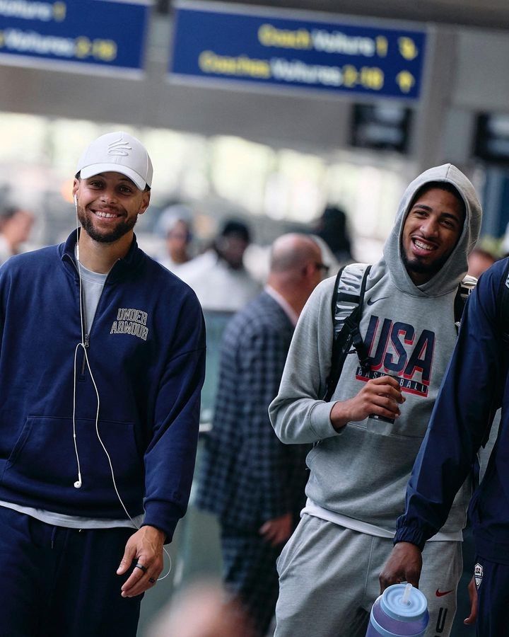 Style on Point! US Media Releases Multiple Group Photos of the USA Basketball Team at the Lille Station in France