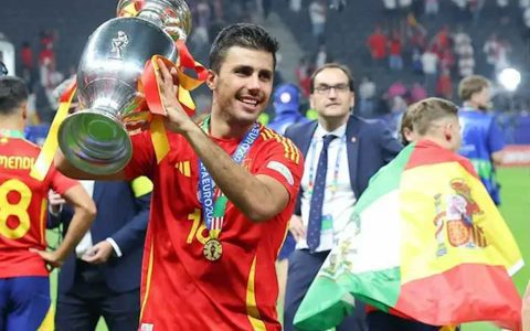 UK Media Backs Rodri for Ballon d'Or: His Impact and Significance Outweigh Bellingham and Vinícius, Plus No Messi Competition This Time