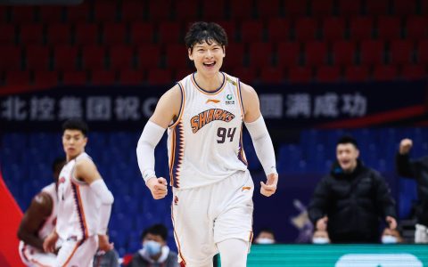 Wang Zeli Leads Team in Playing Time but Scores Only Points and Rebounds