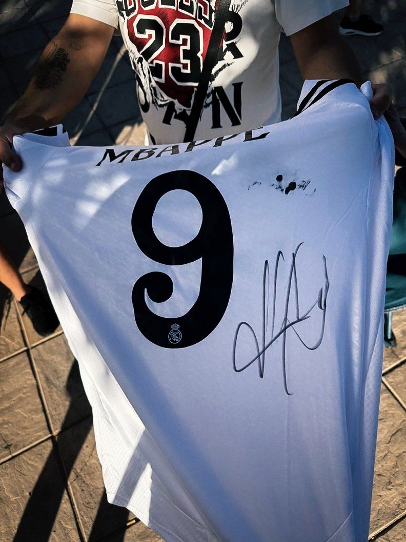 Fresh Off the Press! Fan Shows Off Mbappé's Autographed Jersey