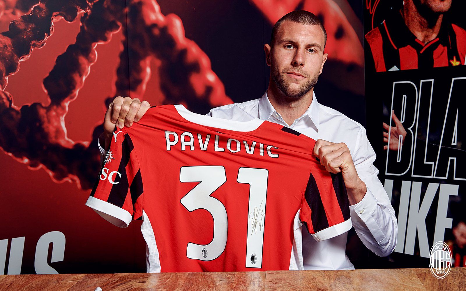 Official: AC Milan Signs Center-Back Pavlovic from Salzburg Until 2028