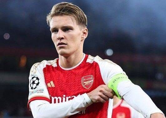 UK Media: Smith Rowe Set to Depart as Ødegaard Eyes the No.10 Shirt for Arsenal