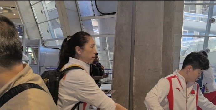 Media Person Encounters Chinese Women's Basketball at the Airport: Who Did I Meet at the Airport?