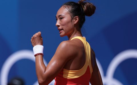 Tennis Women's Singles: Zheng Qinwen Stages Comeback Against Veteran Kerber, Advances to Semifinals