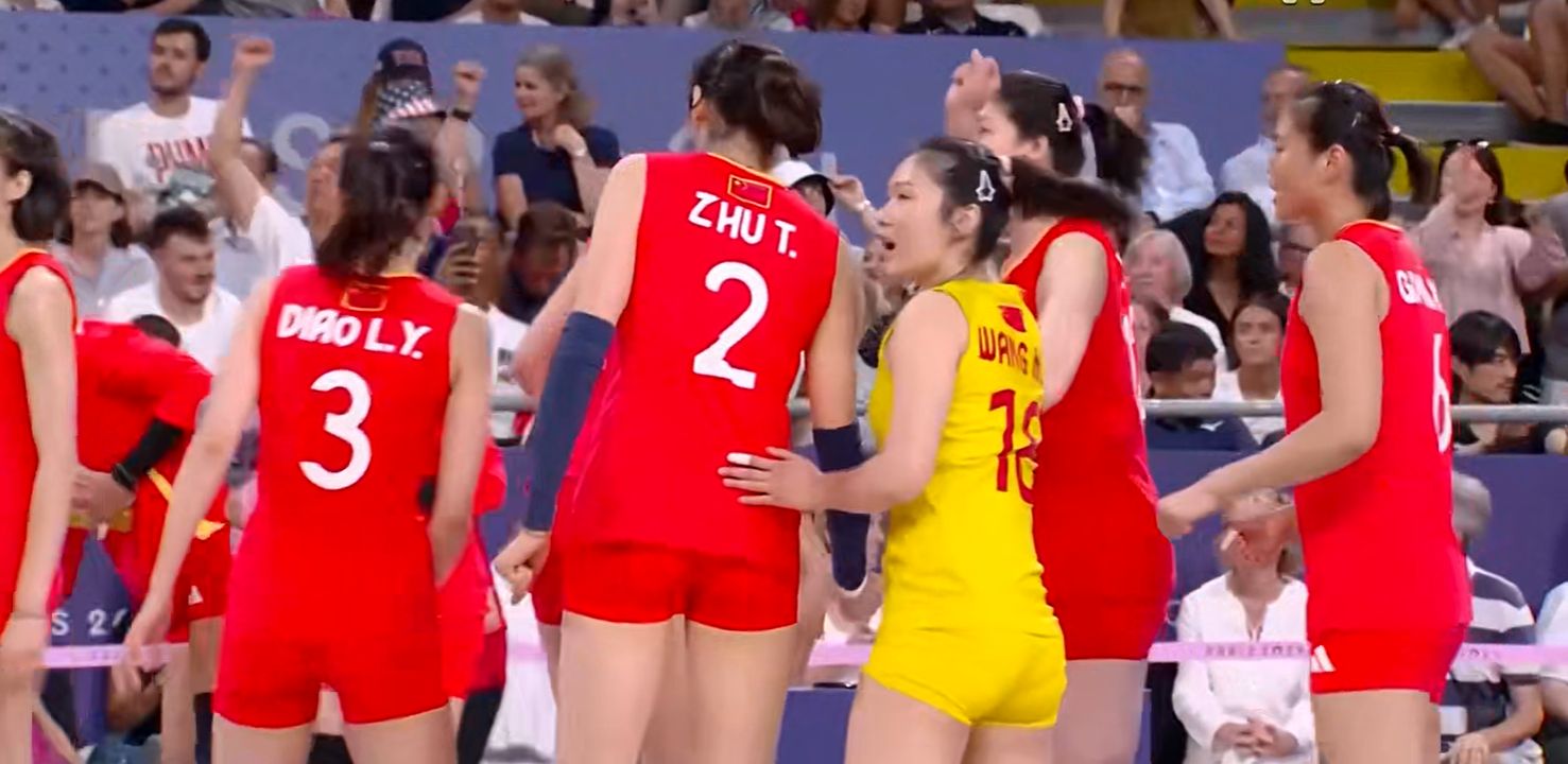 Olympic Women's Volleyball Report: Li Yingying Scores Decisive Points as China Defeats USA in Opening Match