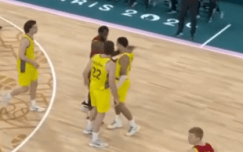 Scorching! Garuba and Josh Green Engage in a Clash, Both Receive Flagrant Foul Penalties