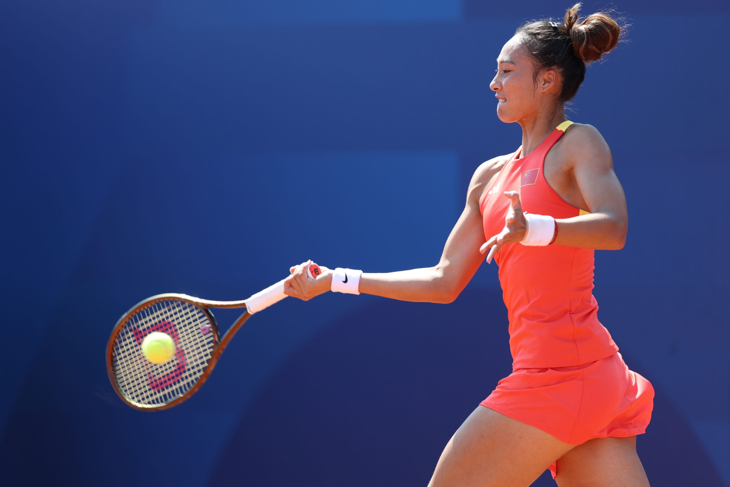 Tennis Women's Singles Round 3: Zheng Qinwen Battles for Three Hours - Overcomes Navarro to Advance to the Quarterfinals