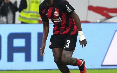 German Sky: Talks Have Begun for Paris to Acquire Frankfurt Defender Willian Pacho