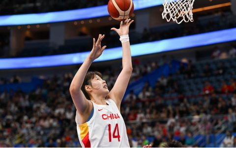 Need to feed her the ball more! Li Yu'er had zero attempts in the first quarter, securing rebounds and assists instead