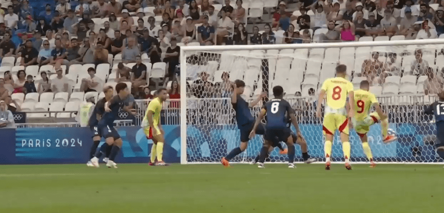 Kill the Game! A. Ruiz Scores with a Follow-up Shot in Front of the Goal, Japan U23 Trails Spain