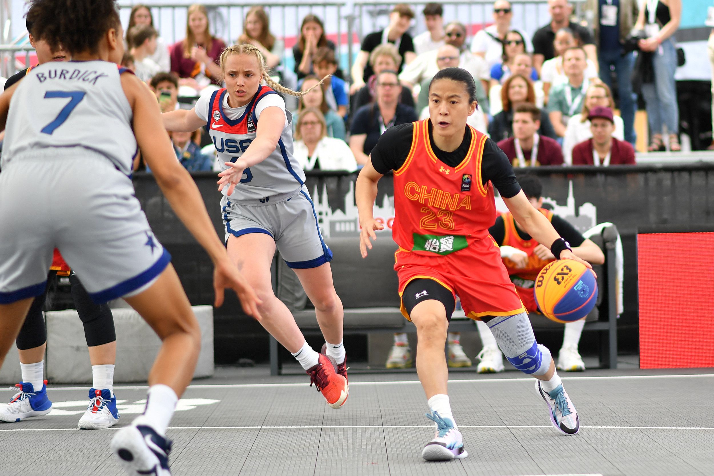 Wang Lili's Overtime Game-Winner! China's Women's 3x3 Basketball Team Opens with Thrilling Win Over France; Men's Team Falls to the Netherlands