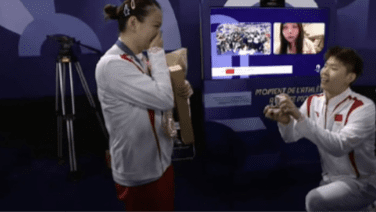 Blessings! Liu Yuchen Proposes to Huang Yaqiong After Mixed Doubles Badminton Victory