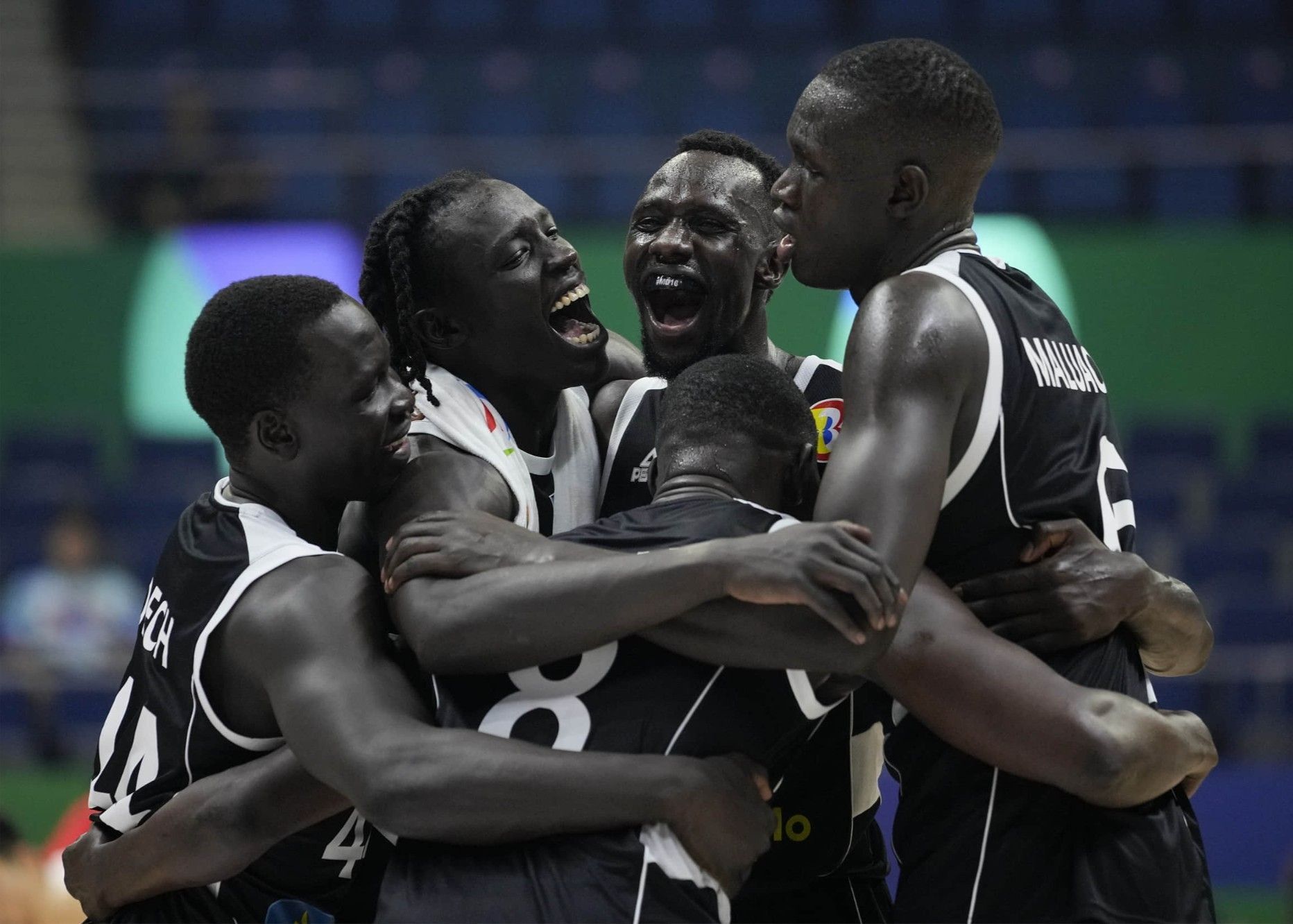 Outrage Erupts! South Sudan's Coach and Basketball Federation President Luol Deng Criticize Huge Free Throw Disparity