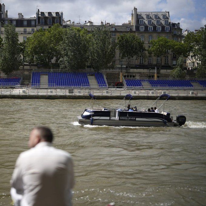 British Journalist: The Seine Has Functioned as a Sewer for Centuries; Holding a Swimming Event Was Always a Foolish Idea