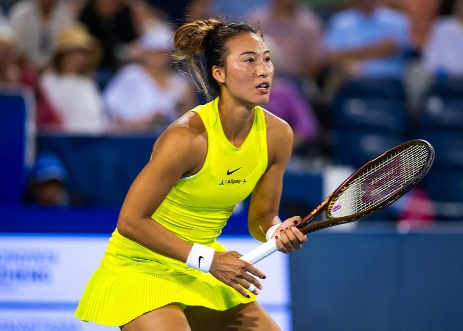 US Open First Round: Zheng Qinwen Loses the First Set to Amanda Anisimova - Trails in the Match