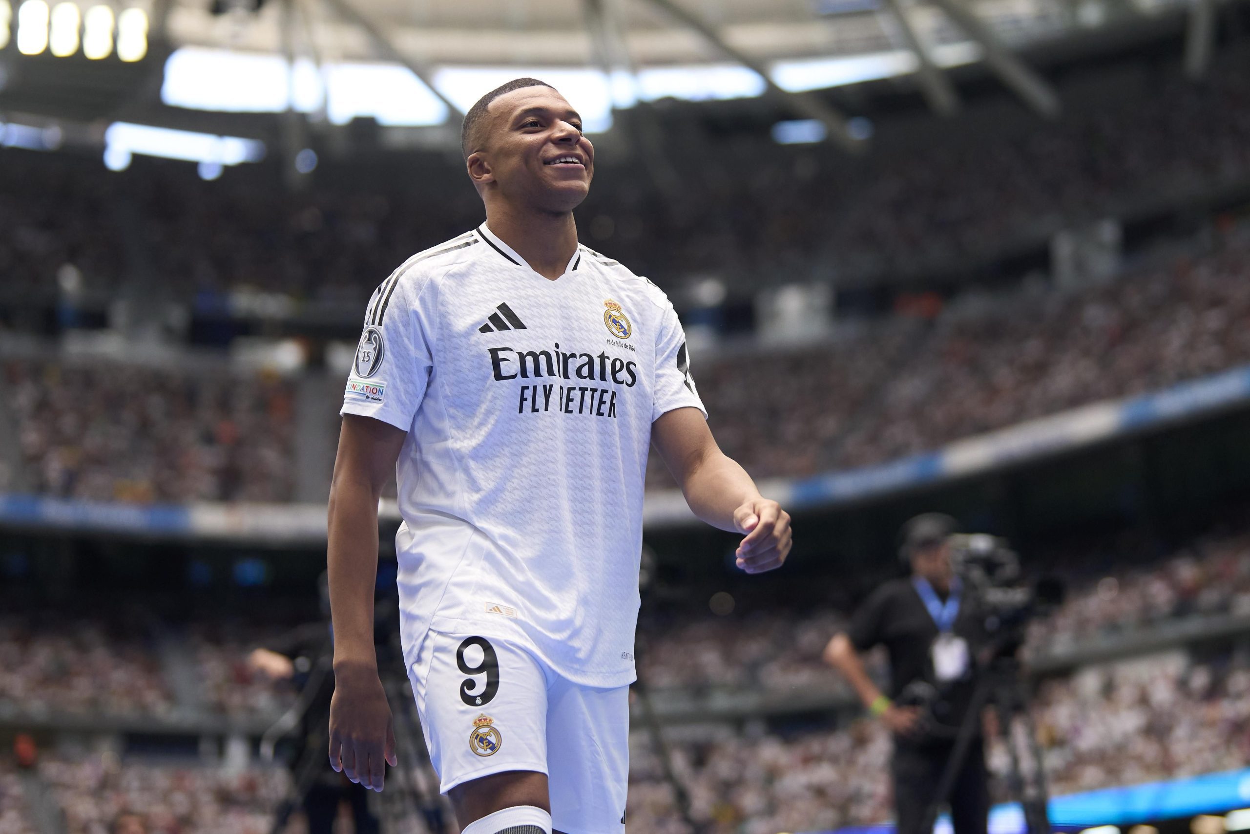 Ronaldo, Bellingham, and Other Superstars' Stunning Debuts at the Bernabeu; Will Mbappe Deliver a Phenomenal Performance Tonight?