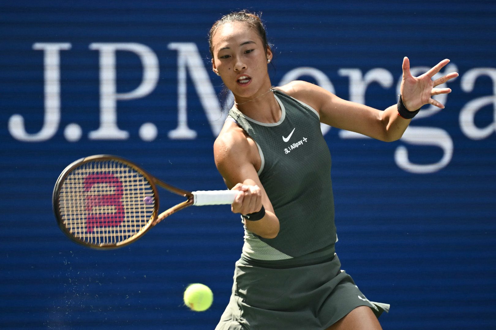 Reversal Promotion! US Open Women's Singles First Round: Zheng Qinwen Defeats Anisimova