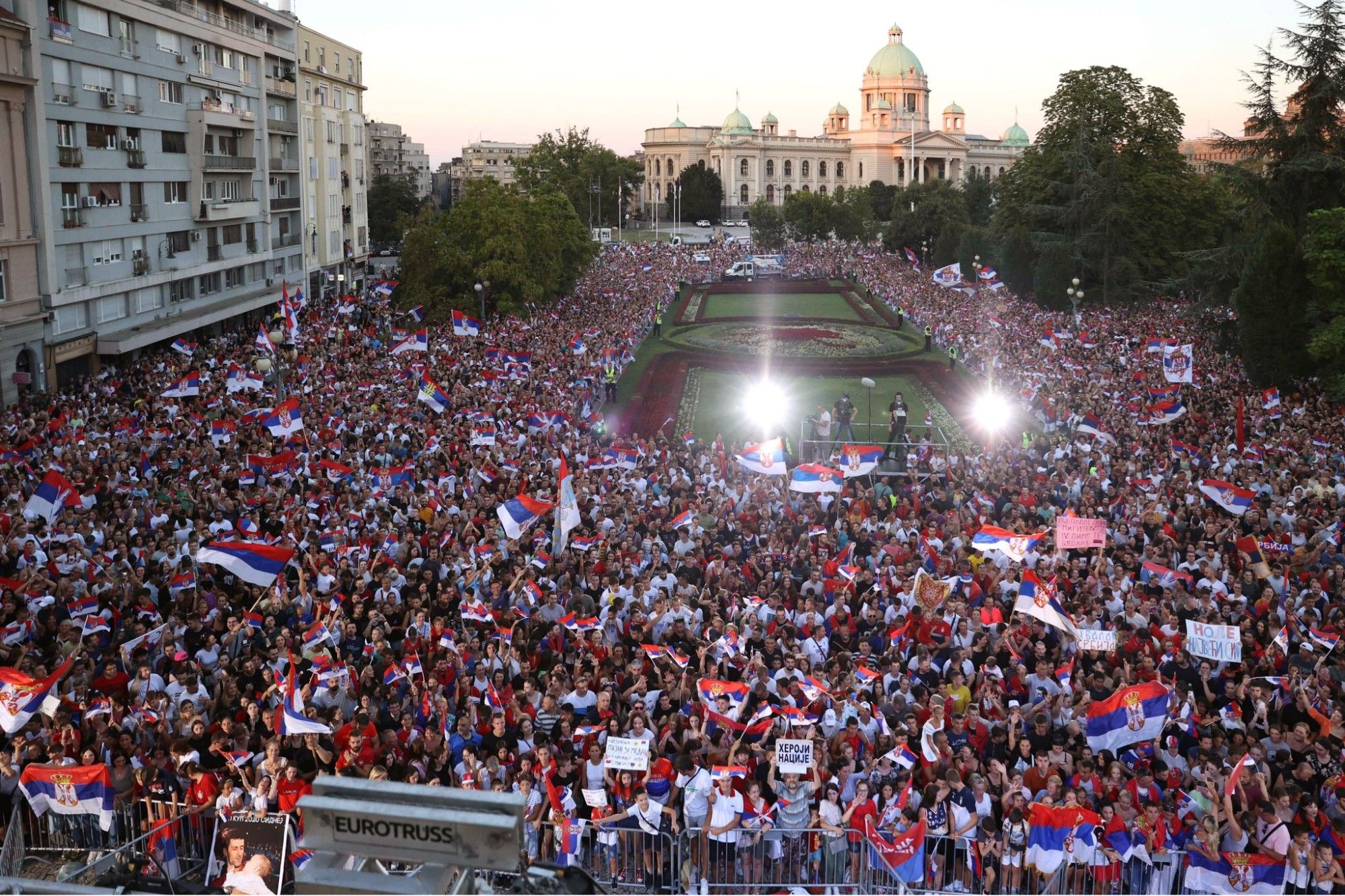 Win Olympic Men's Basketball Bronze Medal! European Media Releases Multiple Images: Serbia Welcomes Their Heroes Back