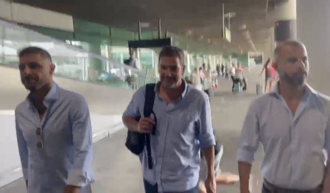 Romano: Real Betis Executives Arrive in Barcelona to Negotiate Loan Deal for Roc