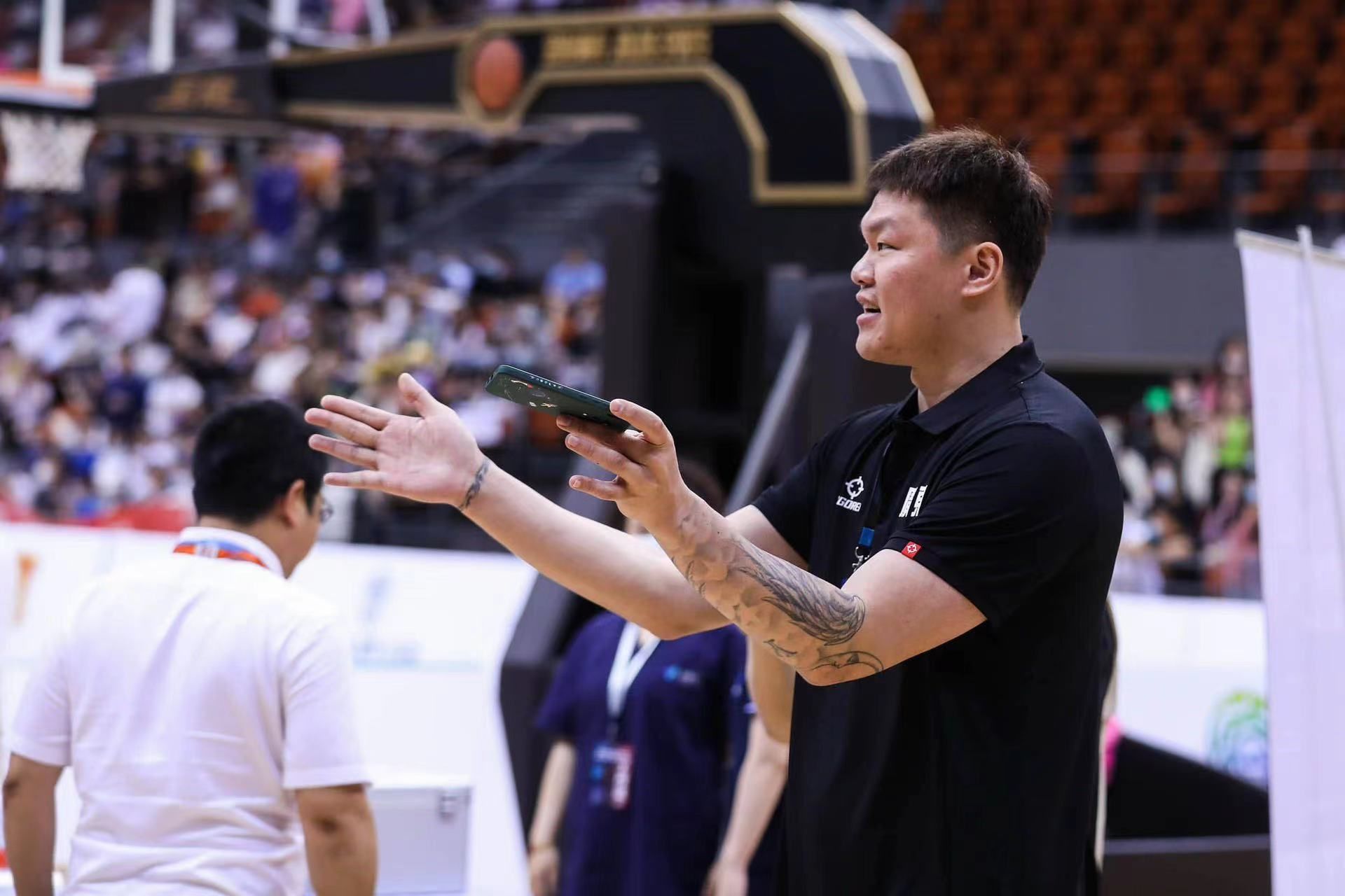 Zhu Fangyu: Guangdong and Zhou Qi had already made it very clear last year that the choice after the contract expiration would be given to Zhou Qi's team