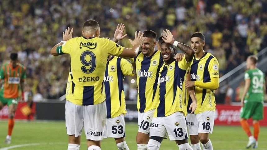 Fenerbahçe Leads Süper Lig After Big Win; Mourinho Mocks Galatasaray's Refereeing Advantage Post-Match